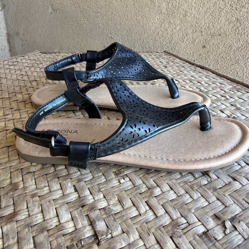 Arizona Boho Floral Sandals Cameron II Girls 4 Black Laser Cut Ankle Strap Flat